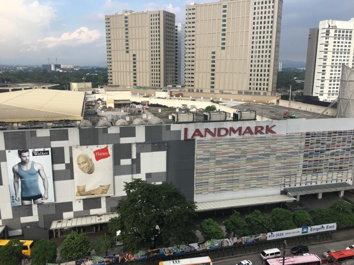 Vinia Residences + Versaflats Manila Bagian luar foto